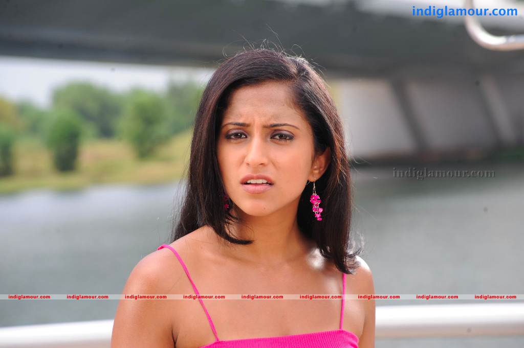 Aashika Actress hd photo