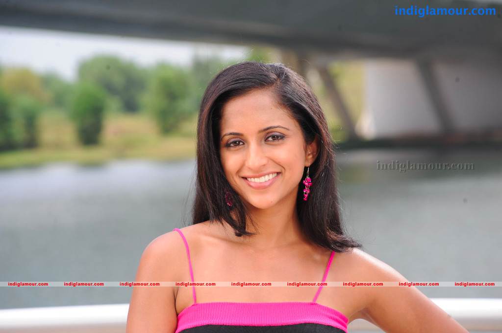 Aashika Actress hd photo