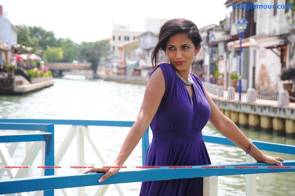 Aashika Actress hd photo