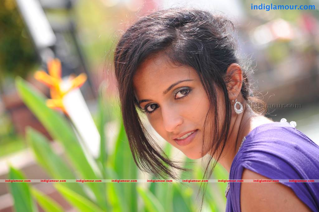 Aashika Actress hd photo