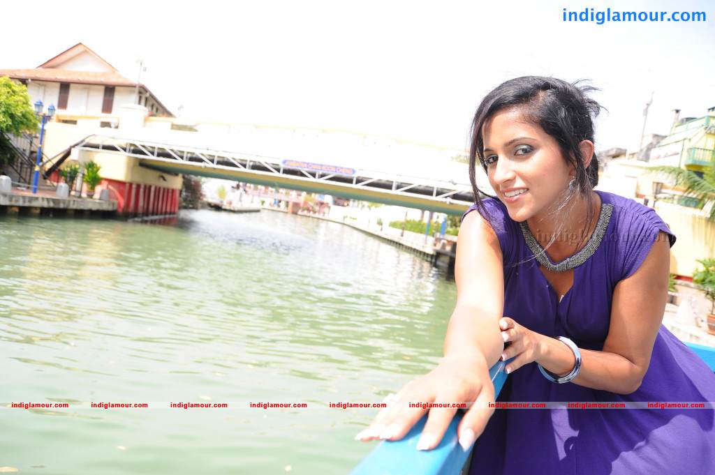 Aashika Actress hd photo