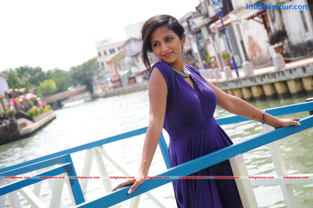 Aashika Actress hd photo