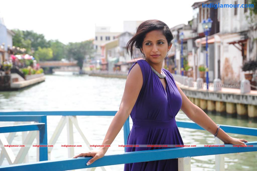 Aashika Actress hd photo