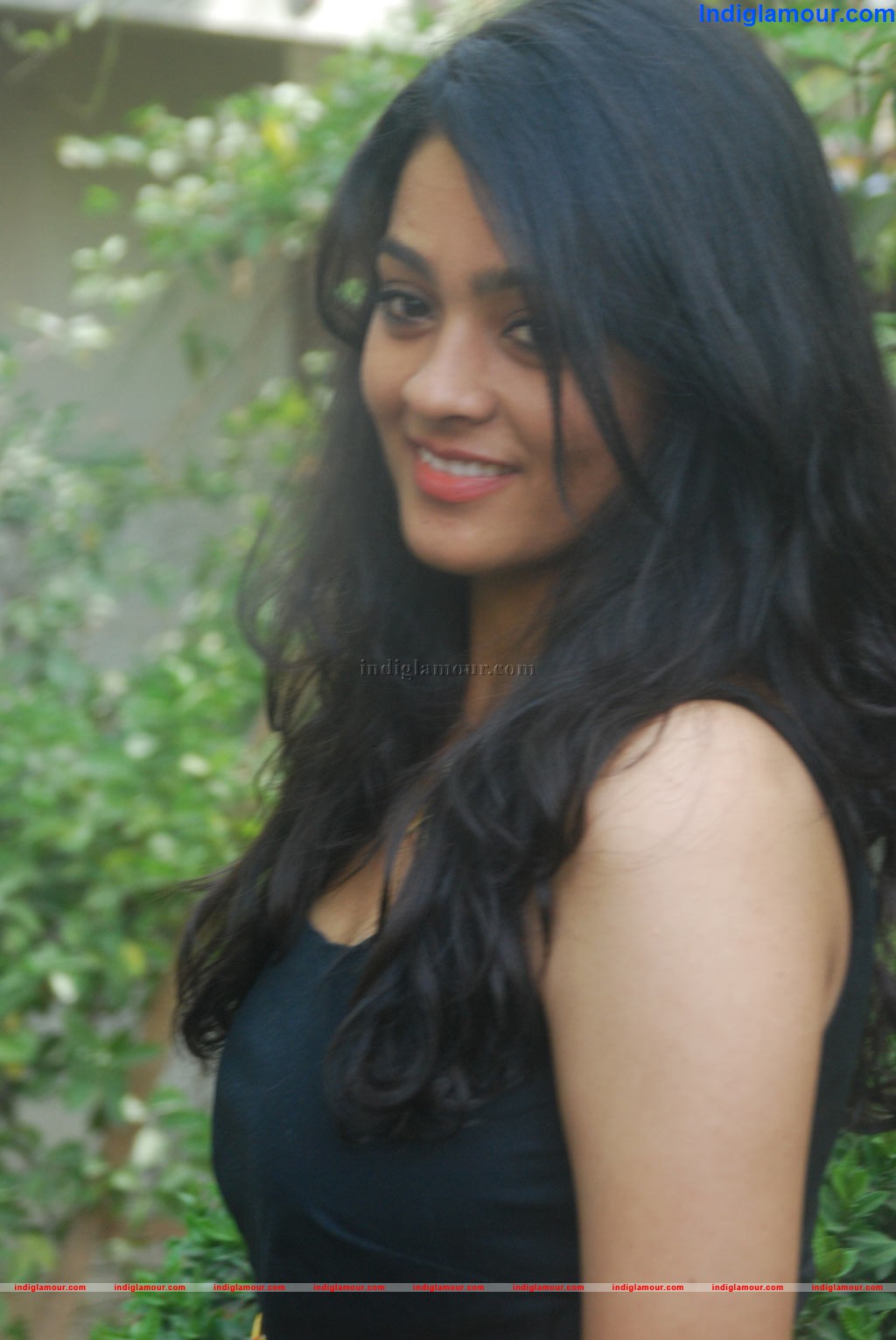 Gayathri Actress hd photo