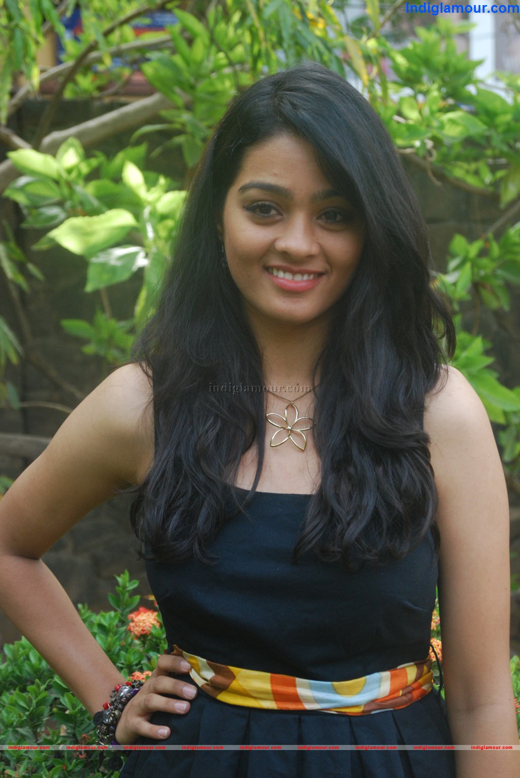 Gayathri Actress hd photo