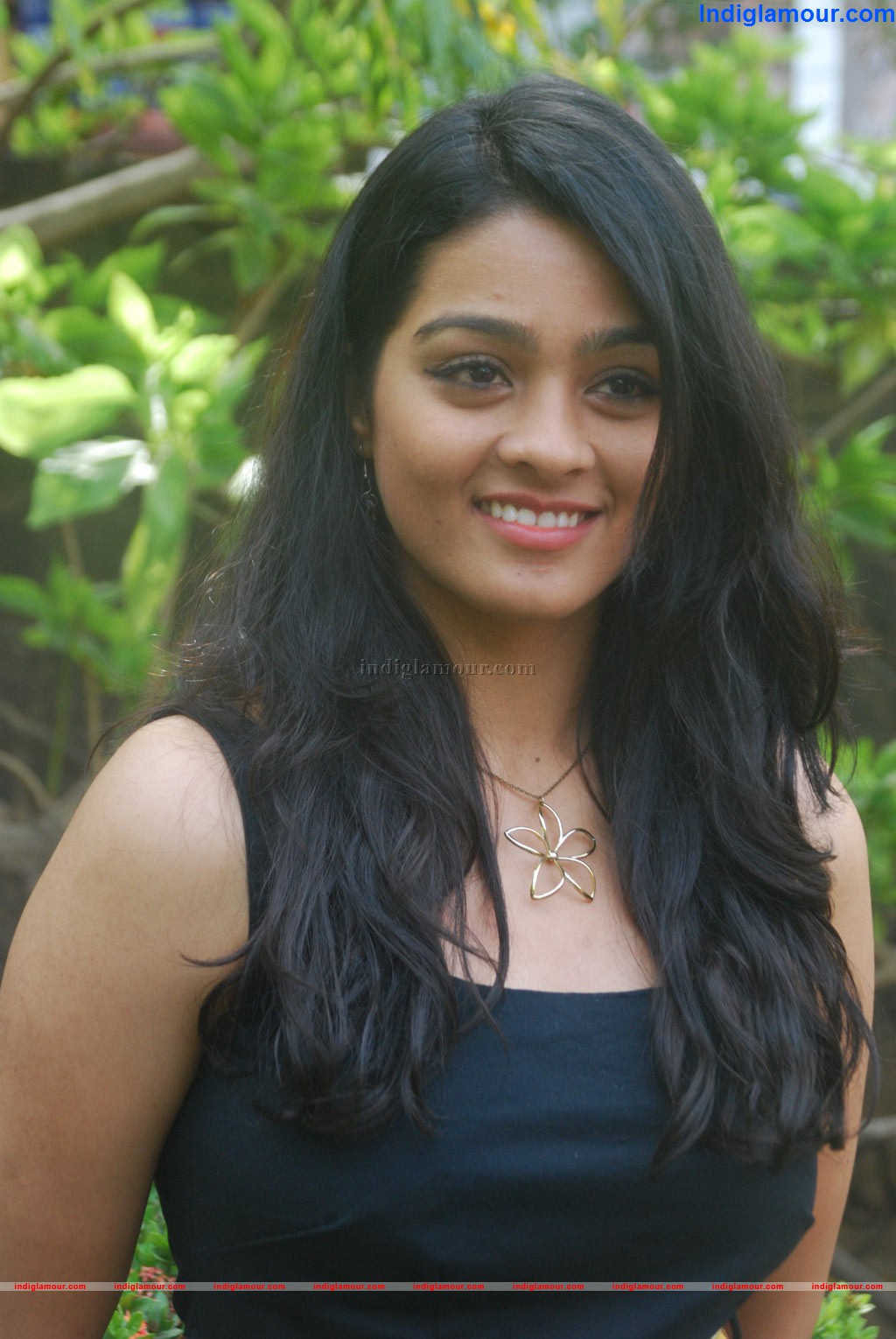 Gayathri Actress hd photo