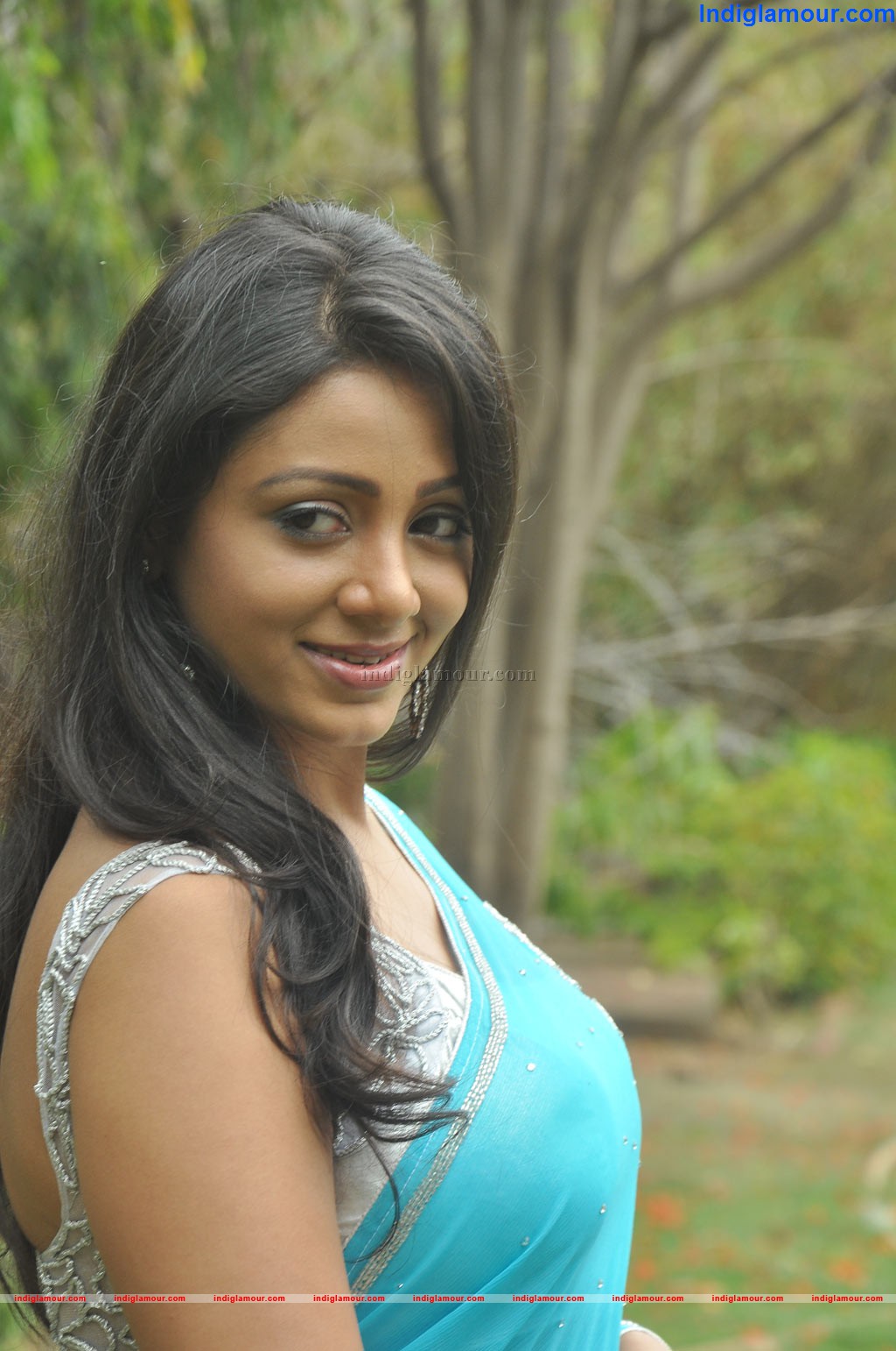 Idhaya Actress hd photo