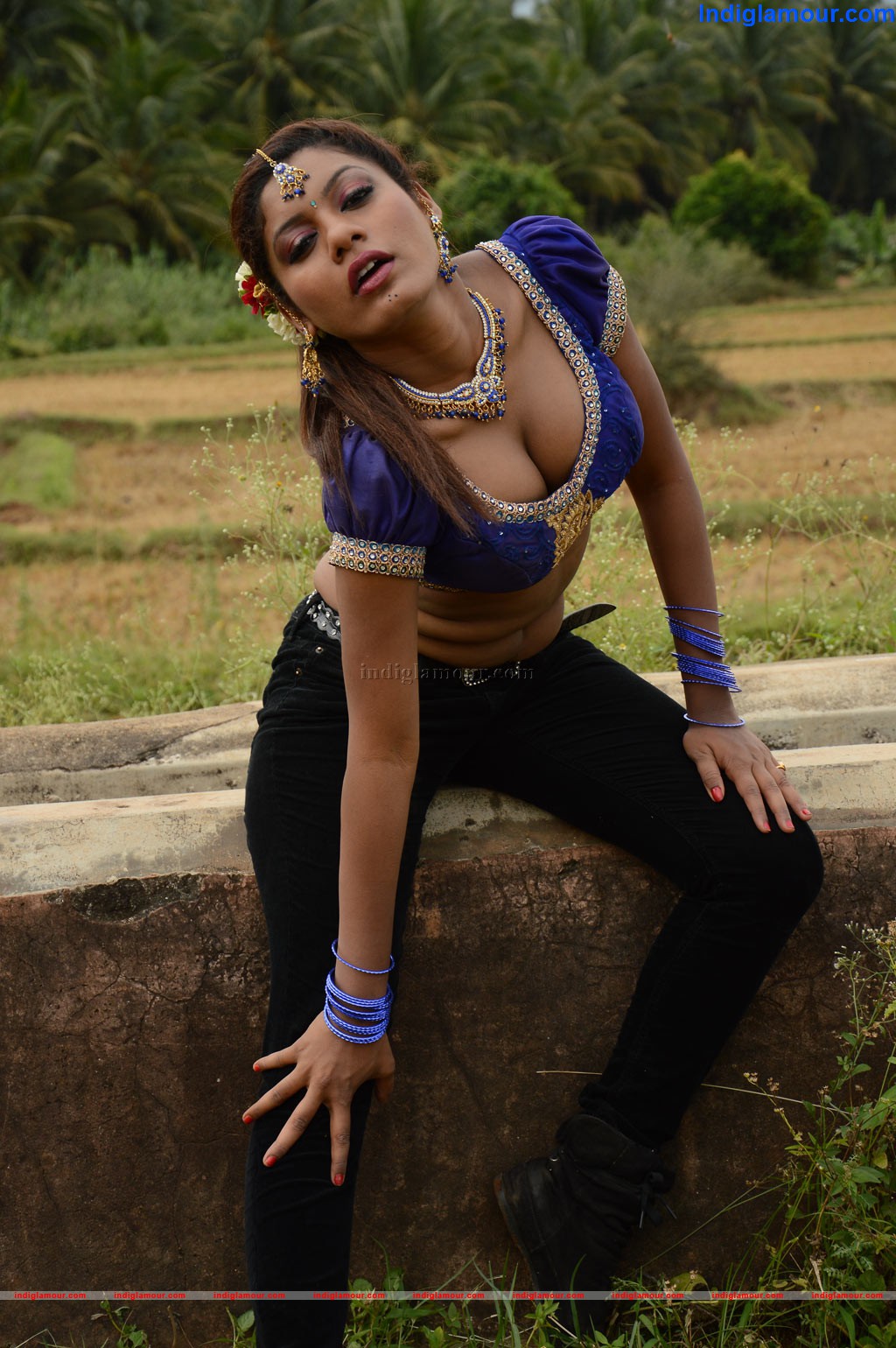 Rasiya Actress hd photo