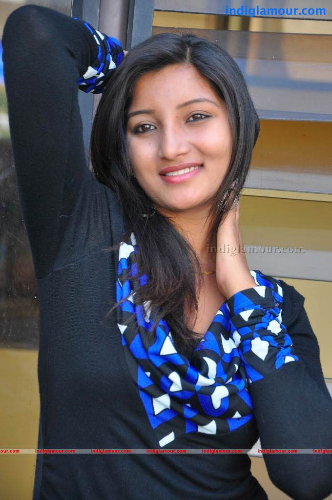 Vinisha Naidu Actress hd photo