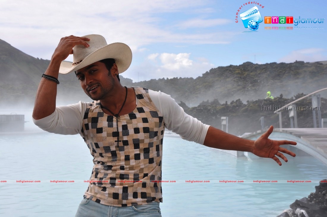 Aadhavan Movie hd photo
