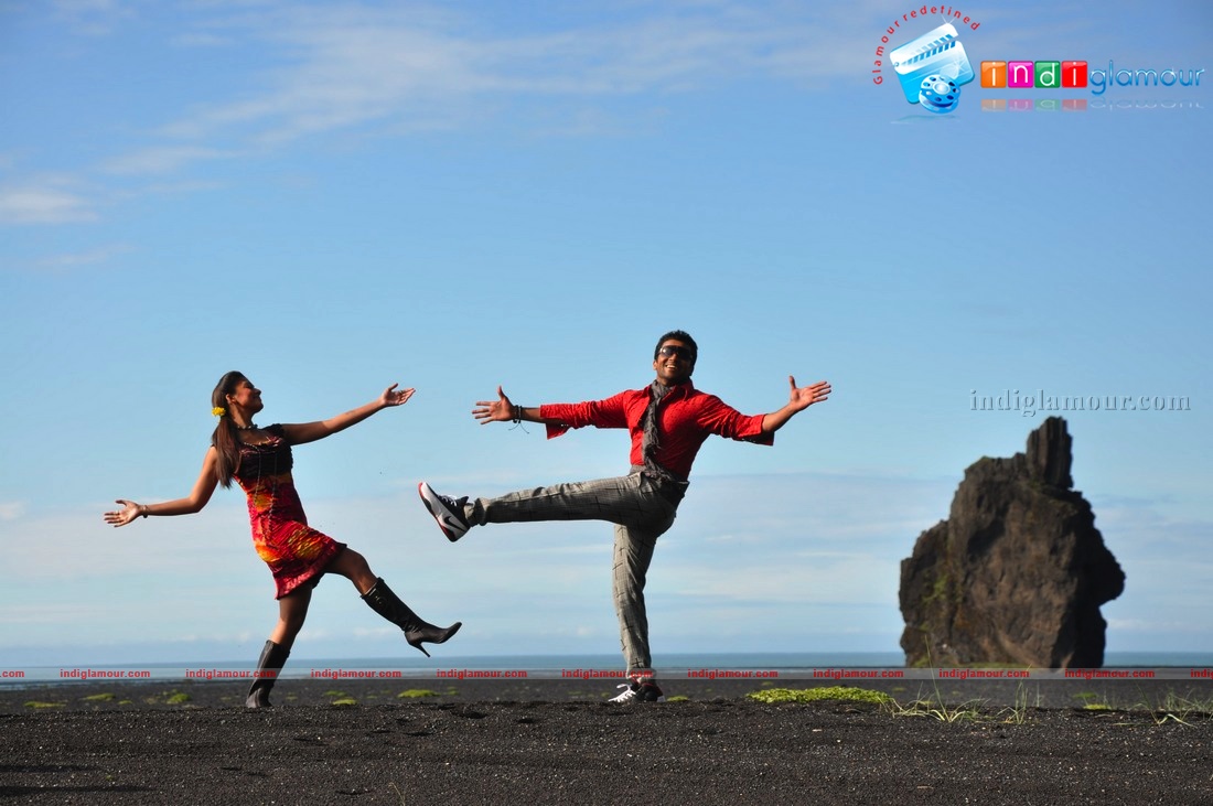 Aadhavan Movie hd photo