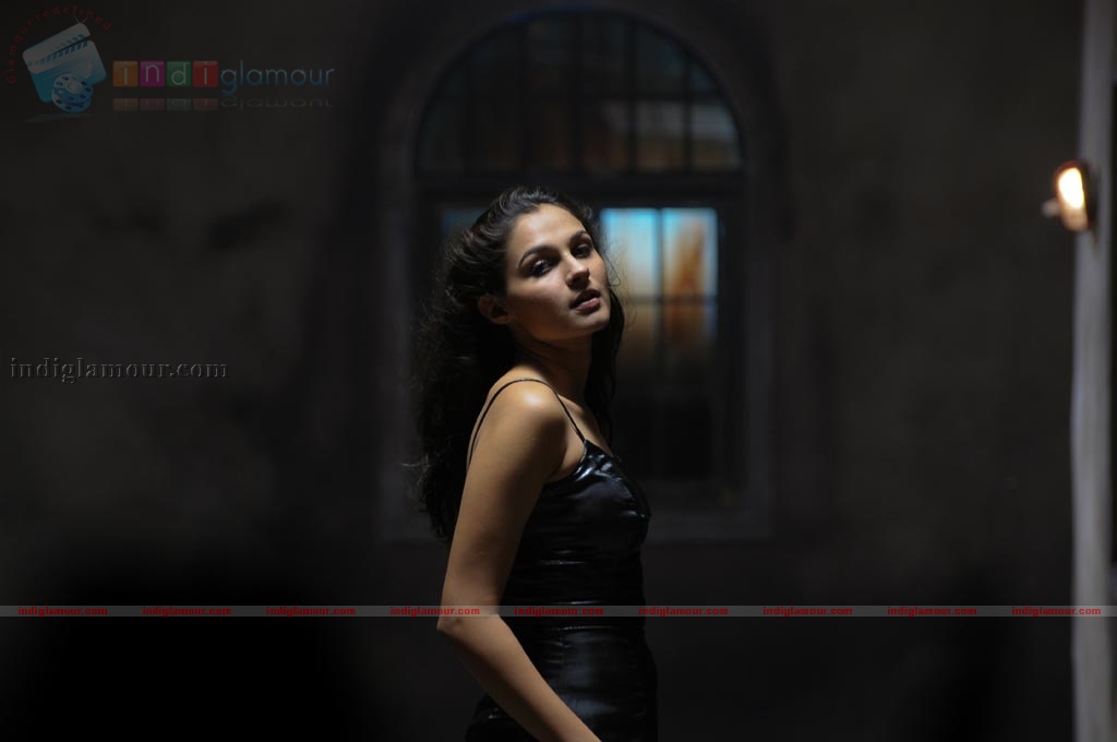 Aayirathil Oruvan Movie hd photo