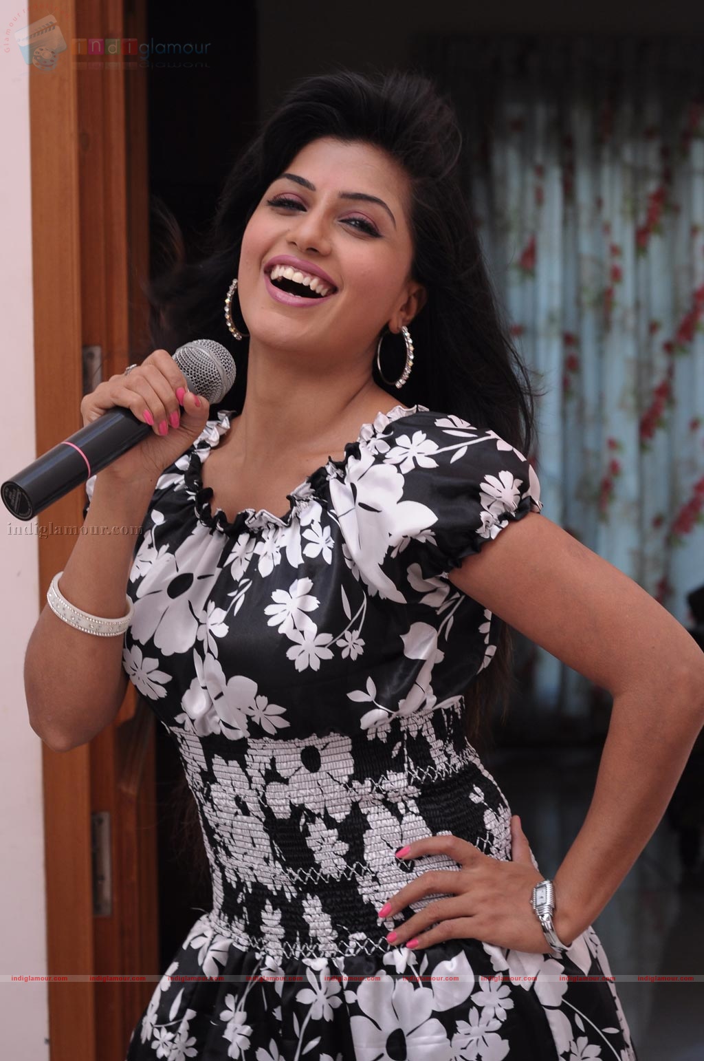 Innisai Kavalan Movie hd photo
