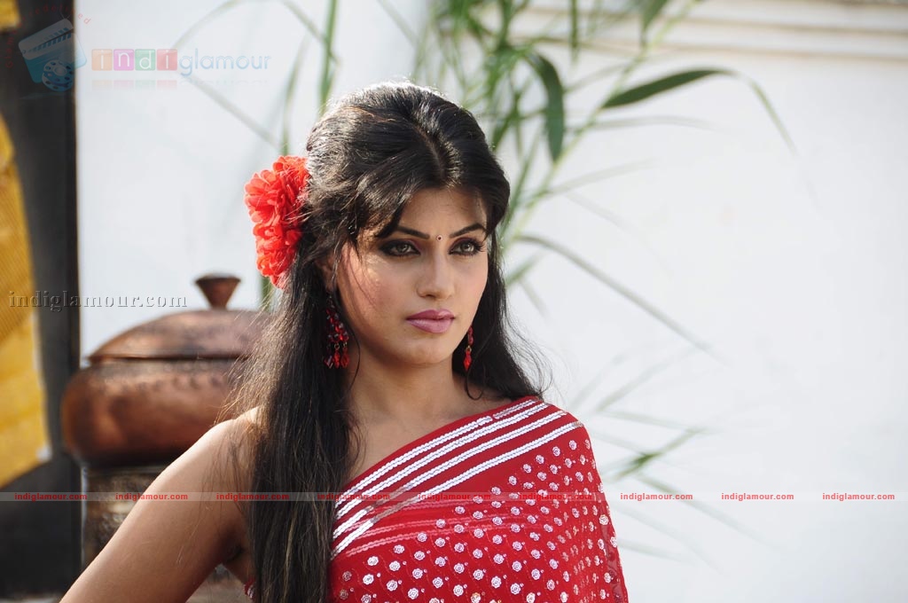 Innisai Kavalan Movie hd photo