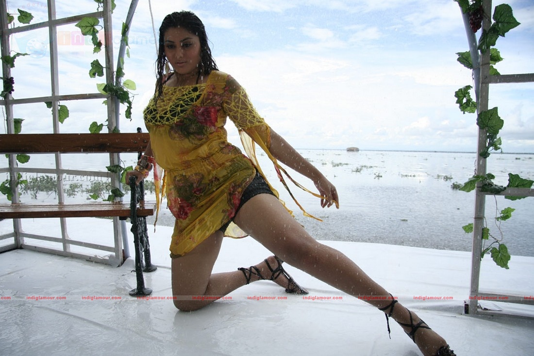 Namitha in Nil Kavani Ennai Kadhali Movie hd photo