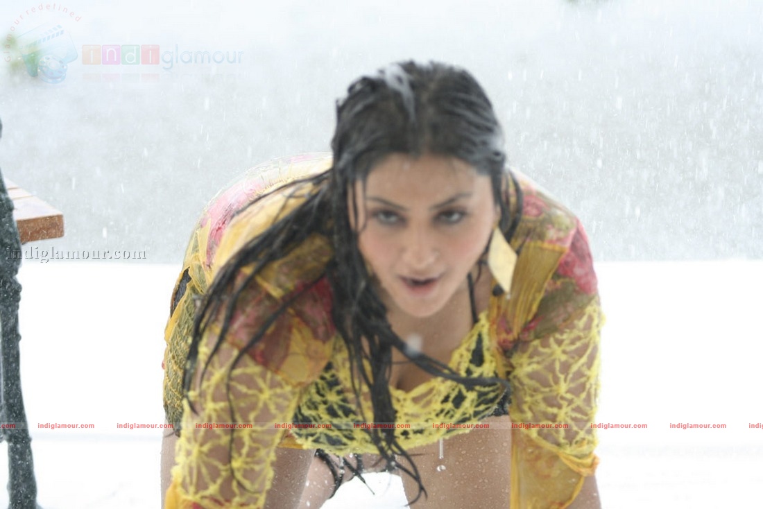 Namitha in Nil Kavani Ennai Kadhali Movie hd photo