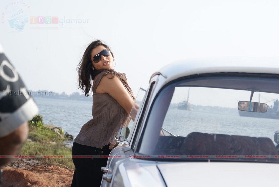 Namitha in Nil Kavani Ennai Kadhali Movie hd photo
