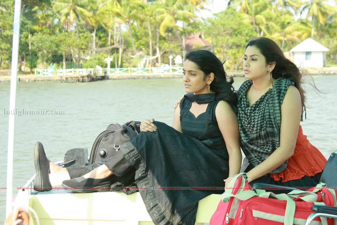 Namitha in Nil Kavani Ennai Kadhali Movie hd photo