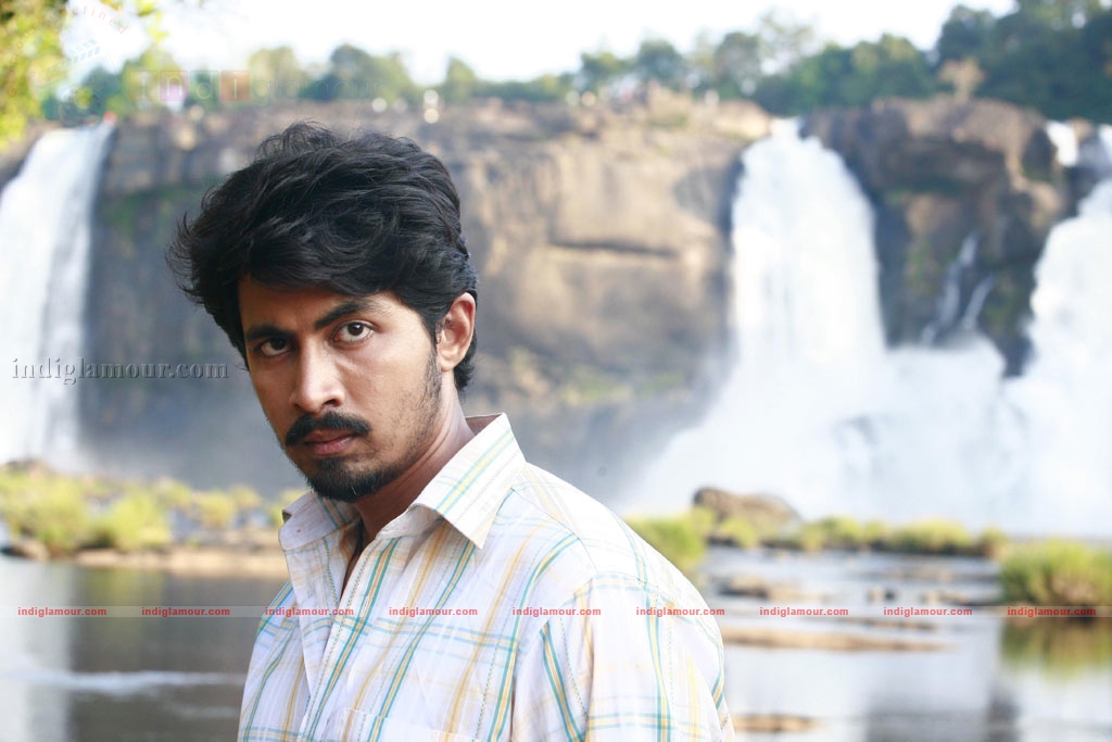 Edhuvum Nadakkum Movie hd photo