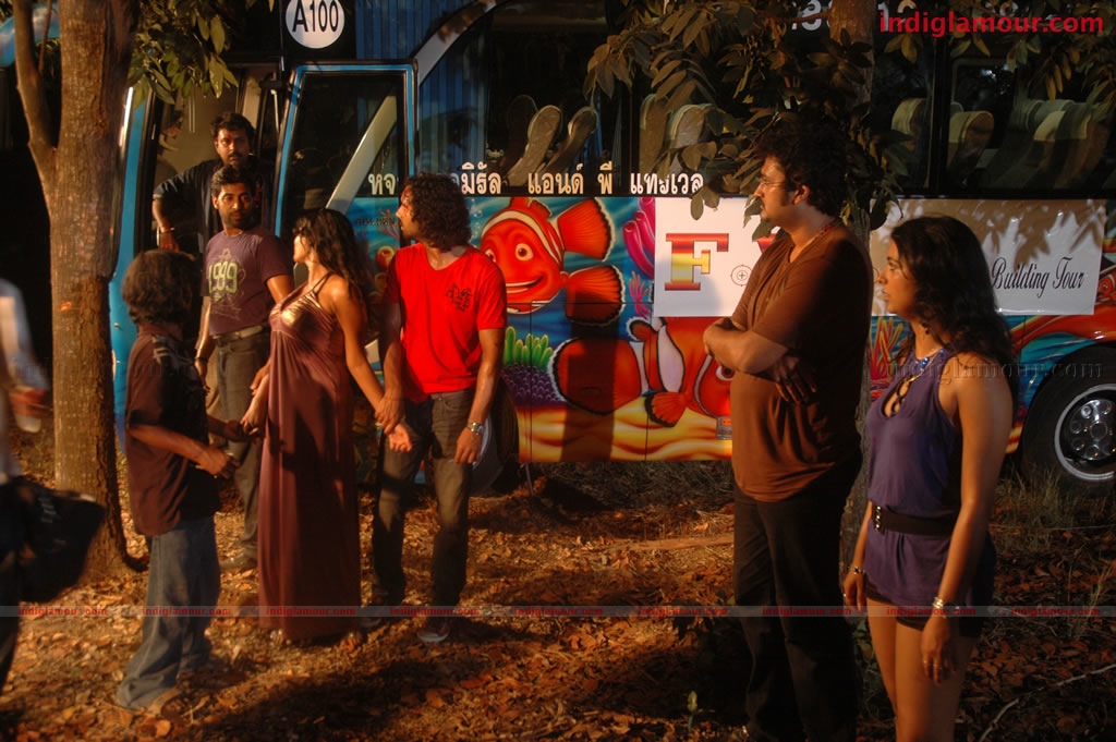 Ayutha Poratam Movie hd photo