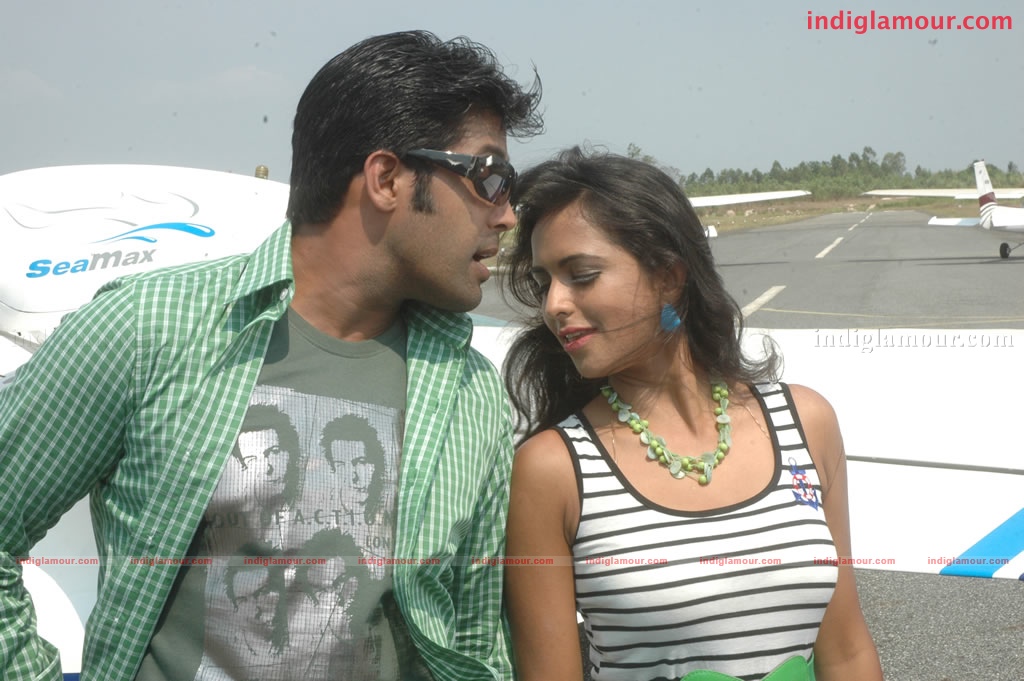 Ayutha Poratam Movie hd photo