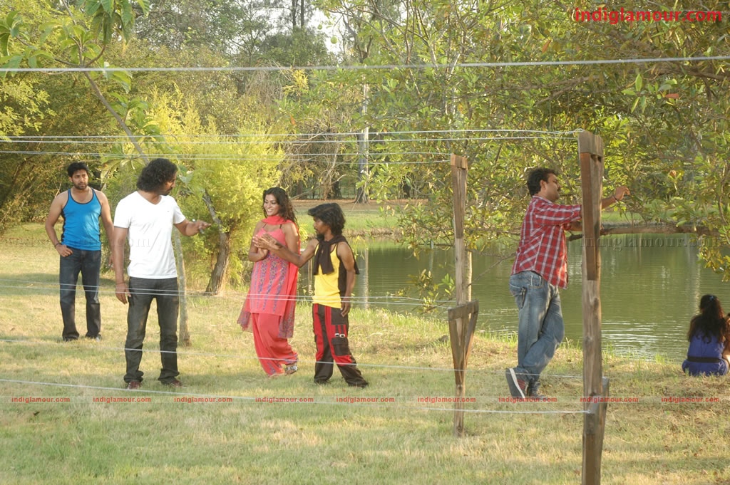 Ayutha Poratam Movie hd photo