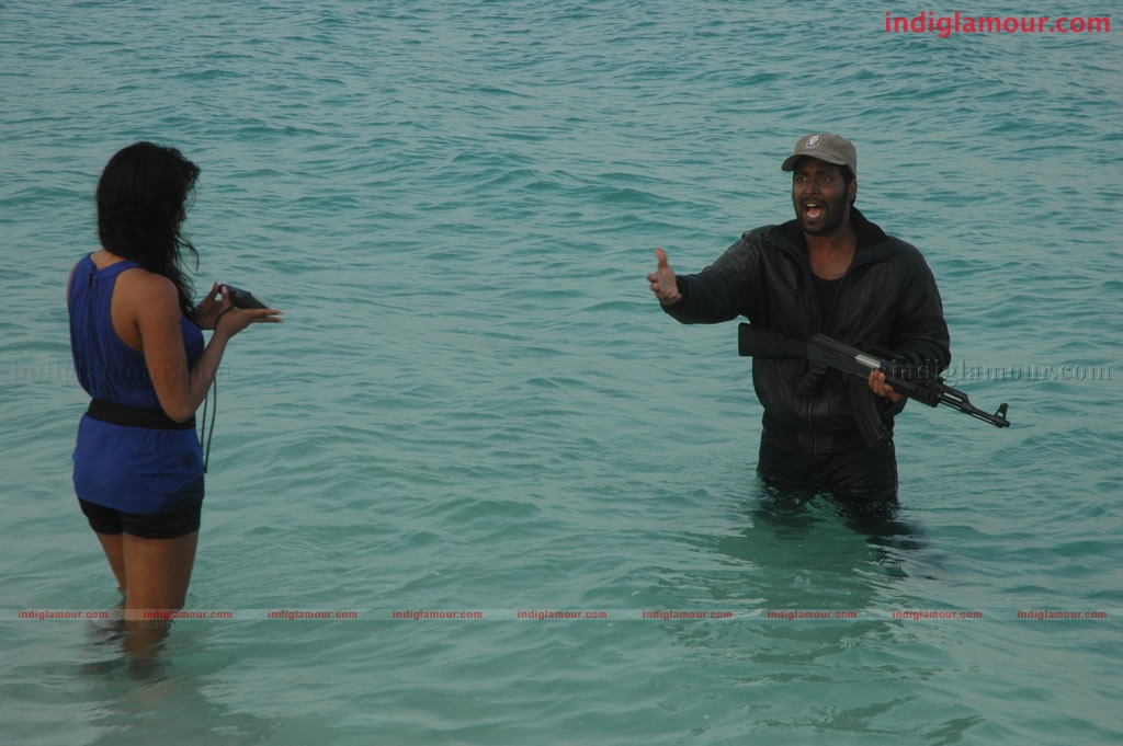 Ayutha Poratam Movie hd photo