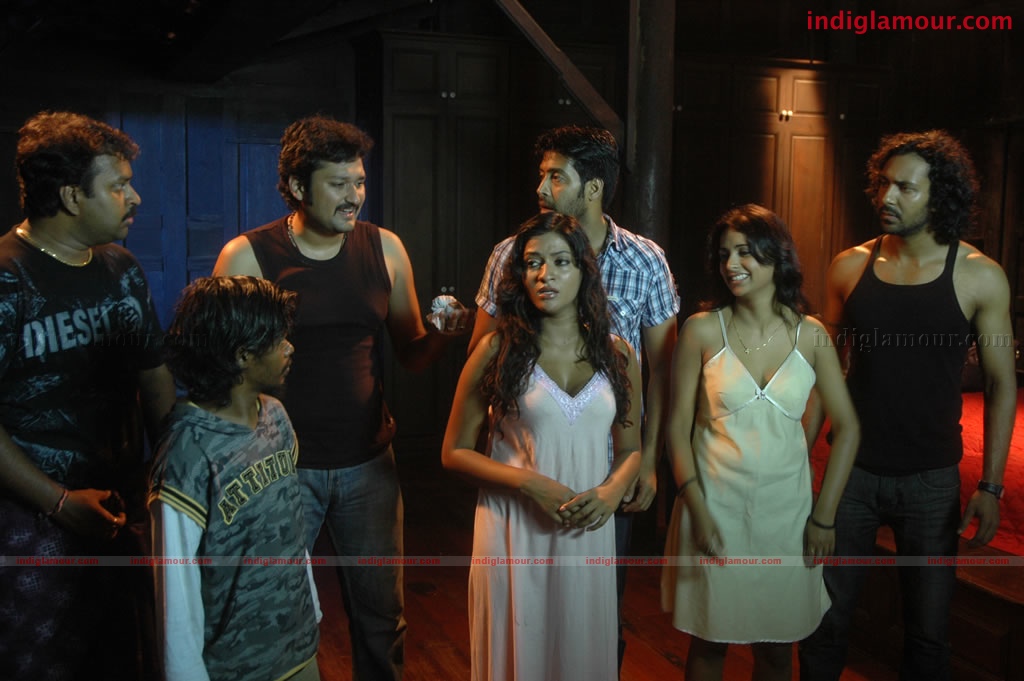 Ayutha Poratam Movie hd photo
