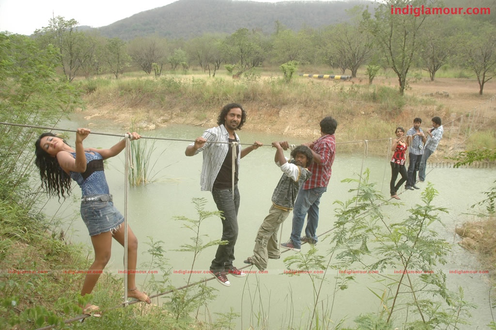 Ayutha Poratam Movie hd photo