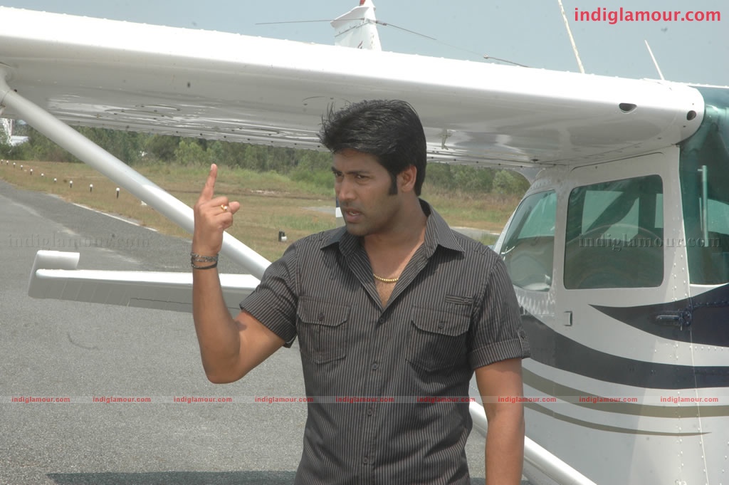 Ayutha Poratam Movie hd photo