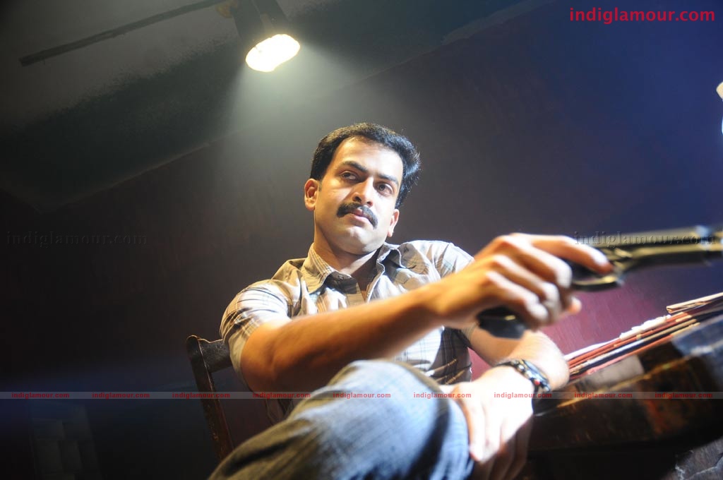 Kutra Pirivu Movie hd photo