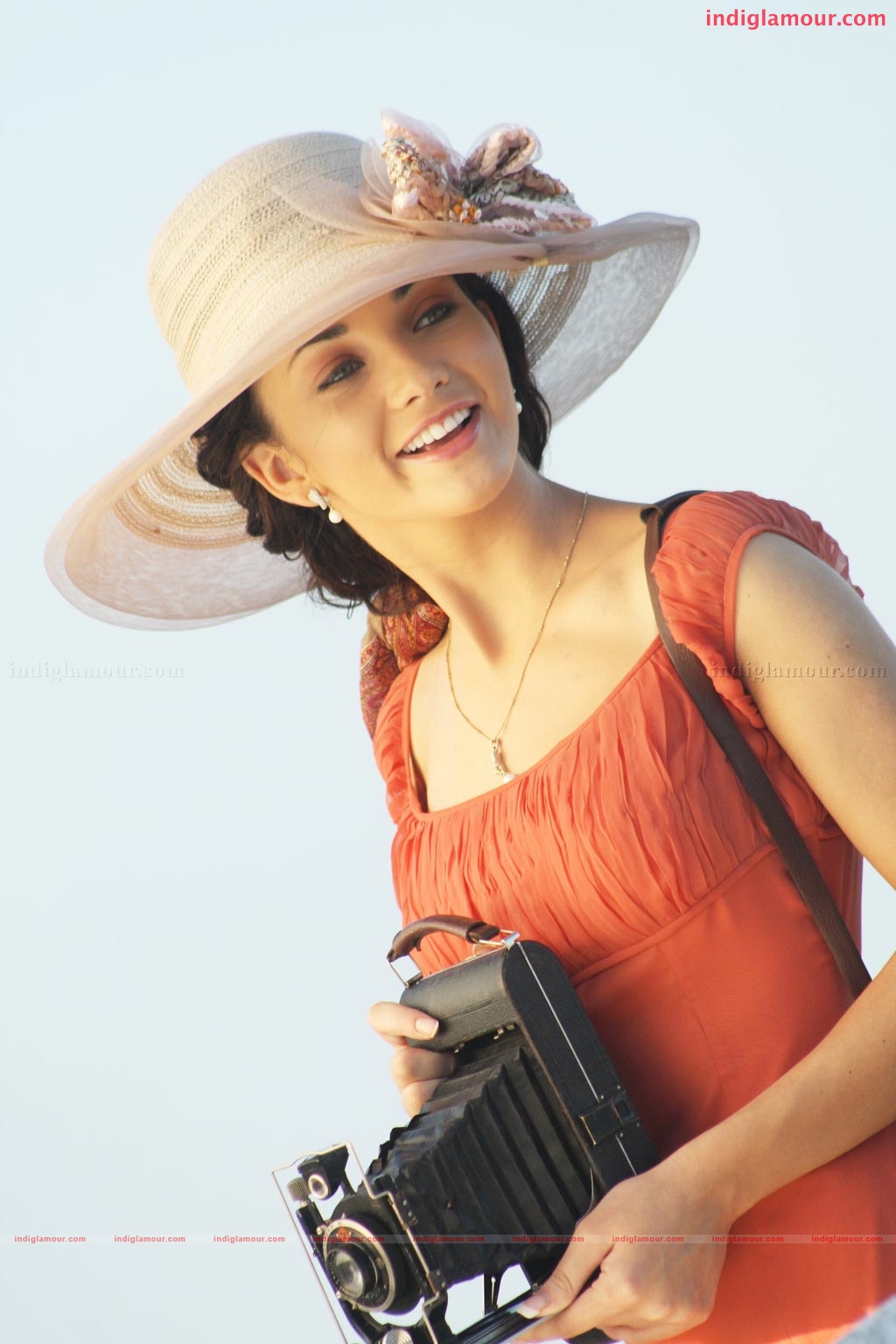 Madras Pattinam Movie hd photo