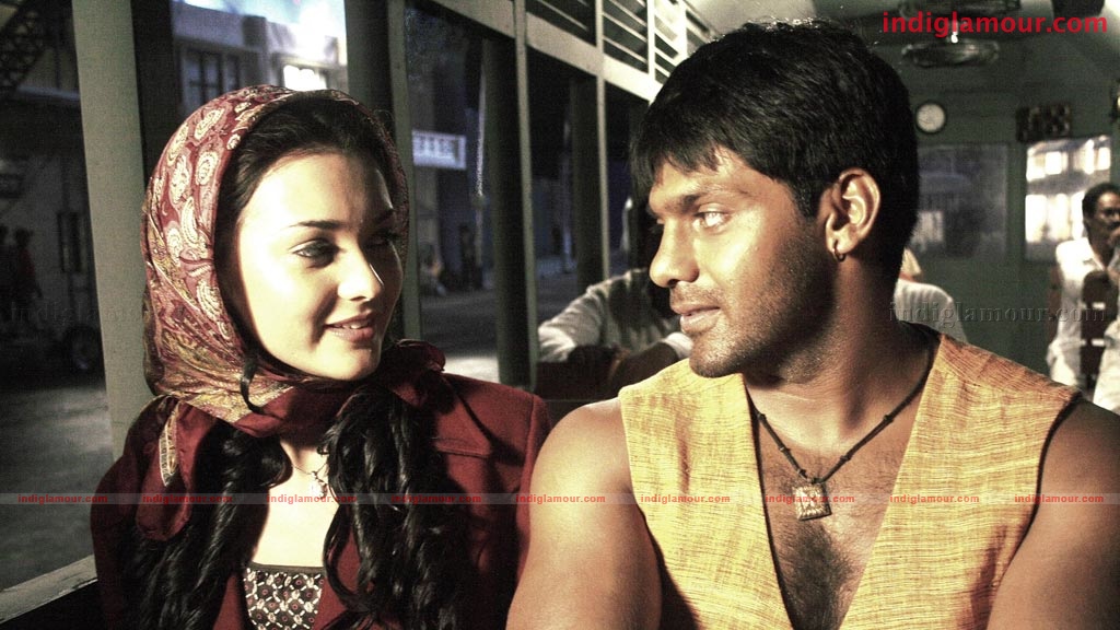 Madras Pattinam Movie hd photo