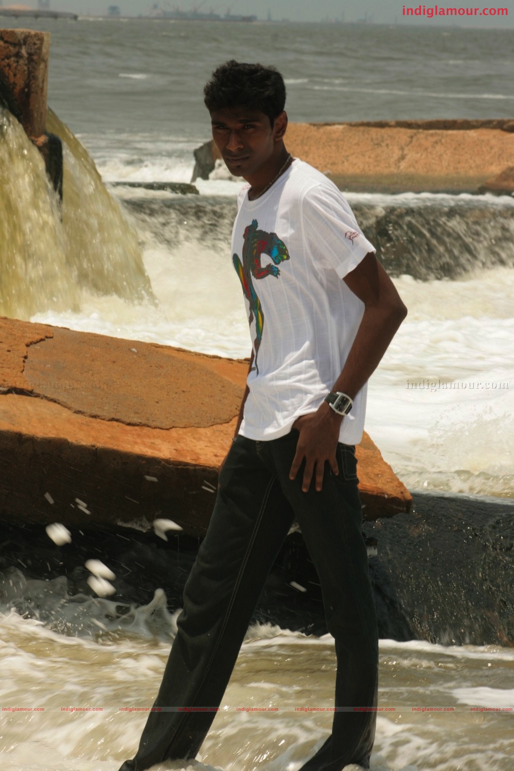 Adhikkam Movie hd photo