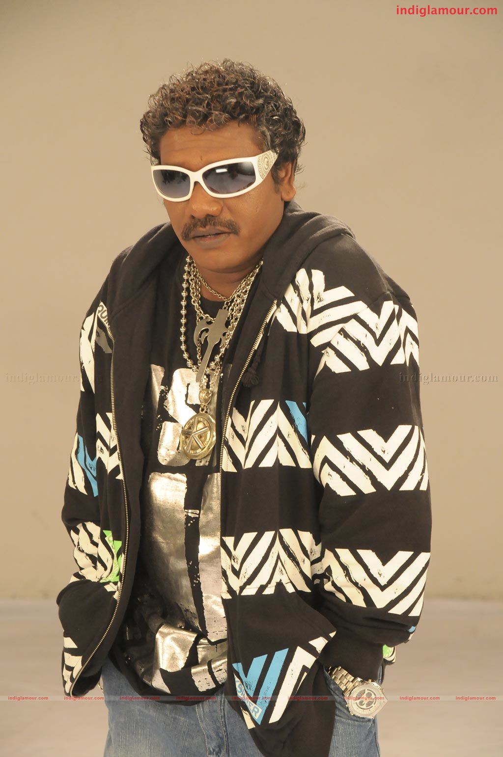 Ambasamuthirathil Ambani Movie hd photo