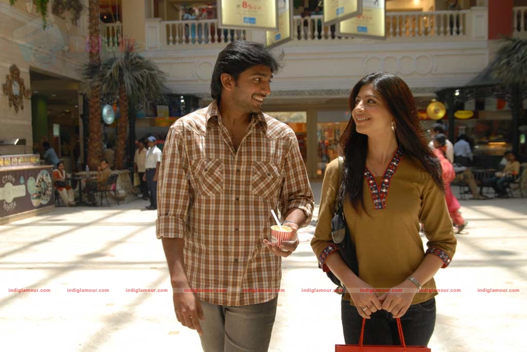 MunDhinam Paartheney Movie hd photo