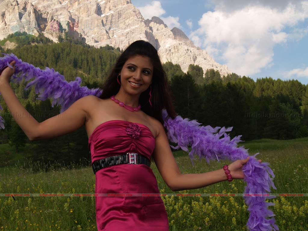 MunDhinam Paartheney Movie hd photo