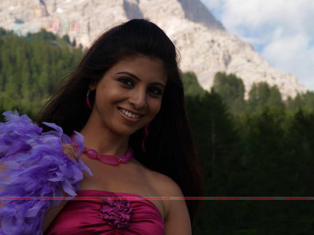 MunDhinam Paartheney Movie hd photo