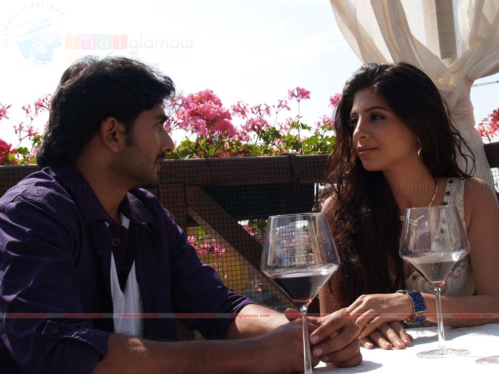MunDhinam Paartheney Movie hd photo