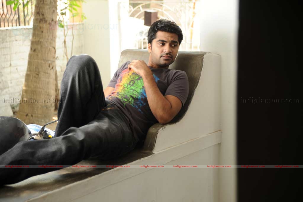 Vinnaithandi Varuvaya Movie hd photo