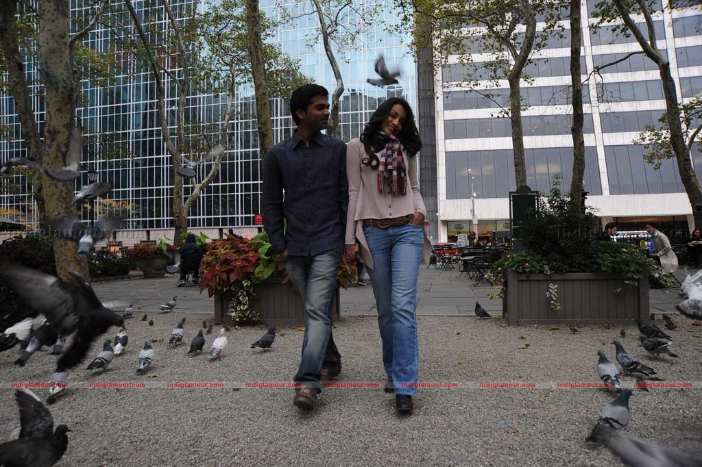 Vinnaithandi Varuvaya Movie hd photo