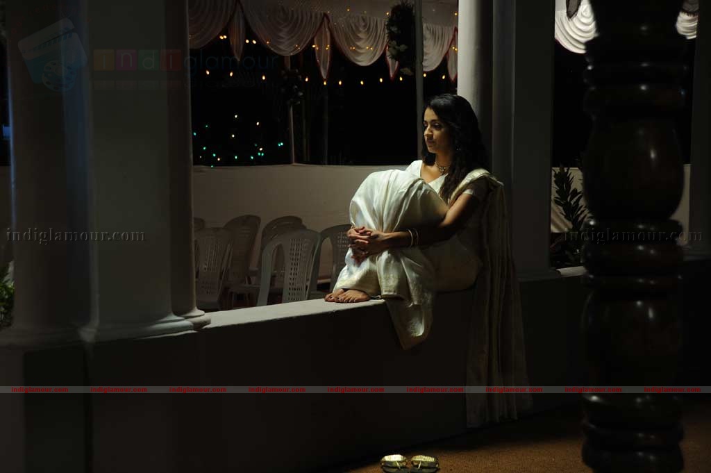 Vinnaithandi Varuvaya Movie hd photo