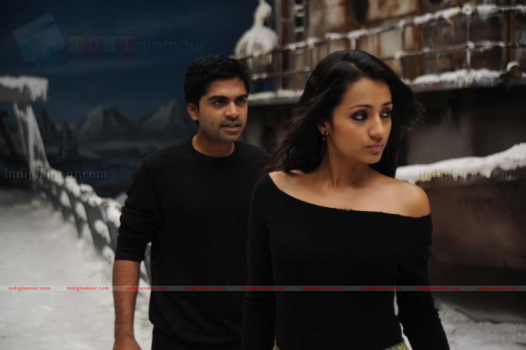 Vinnaithandi Varuvaya Movie hd photo