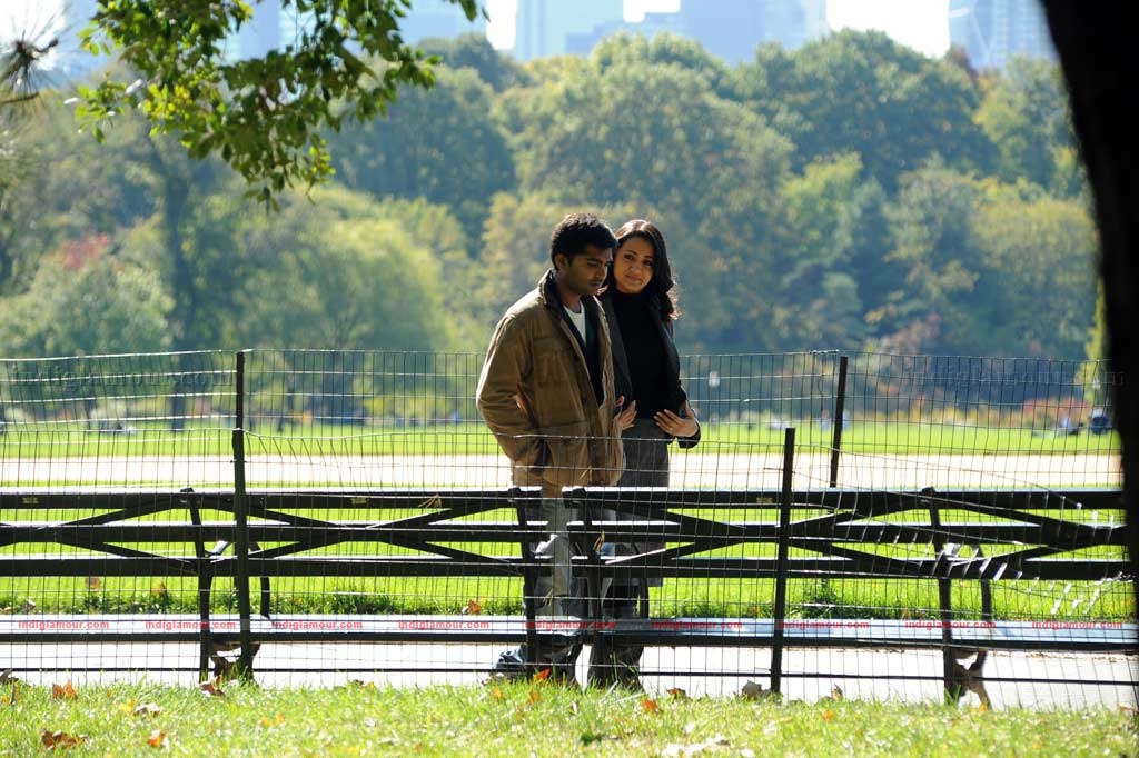 Vinnaithandi Varuvaya Movie hd photo