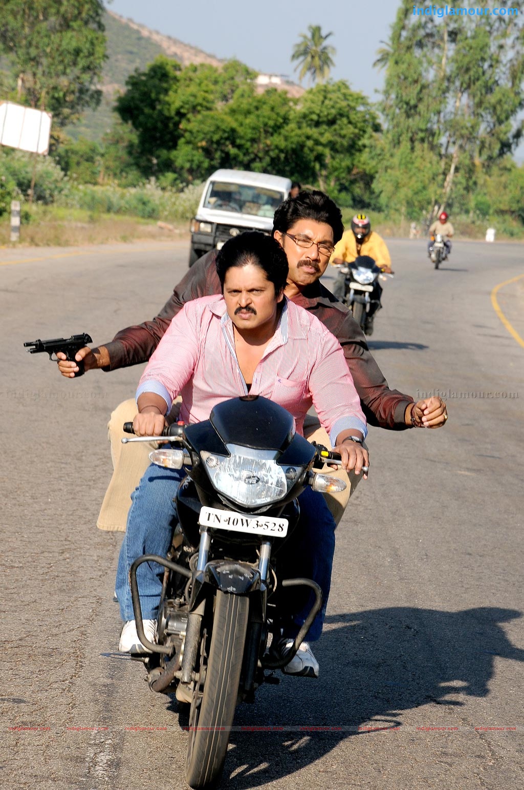 Irandumugam Movie hd photo