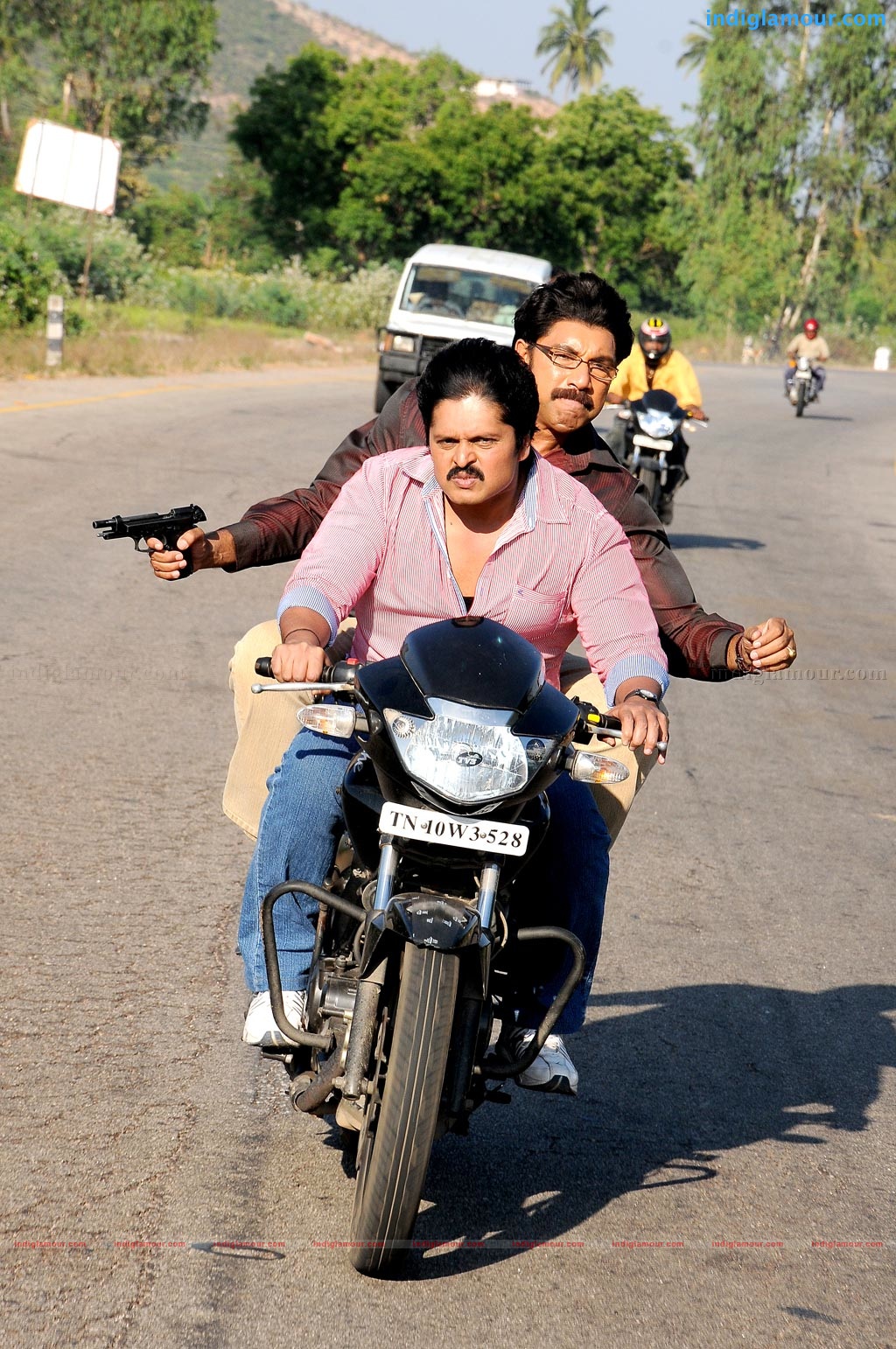 Irandumugam Movie hd photo