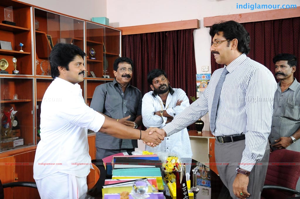 Irandumugam Movie hd photo