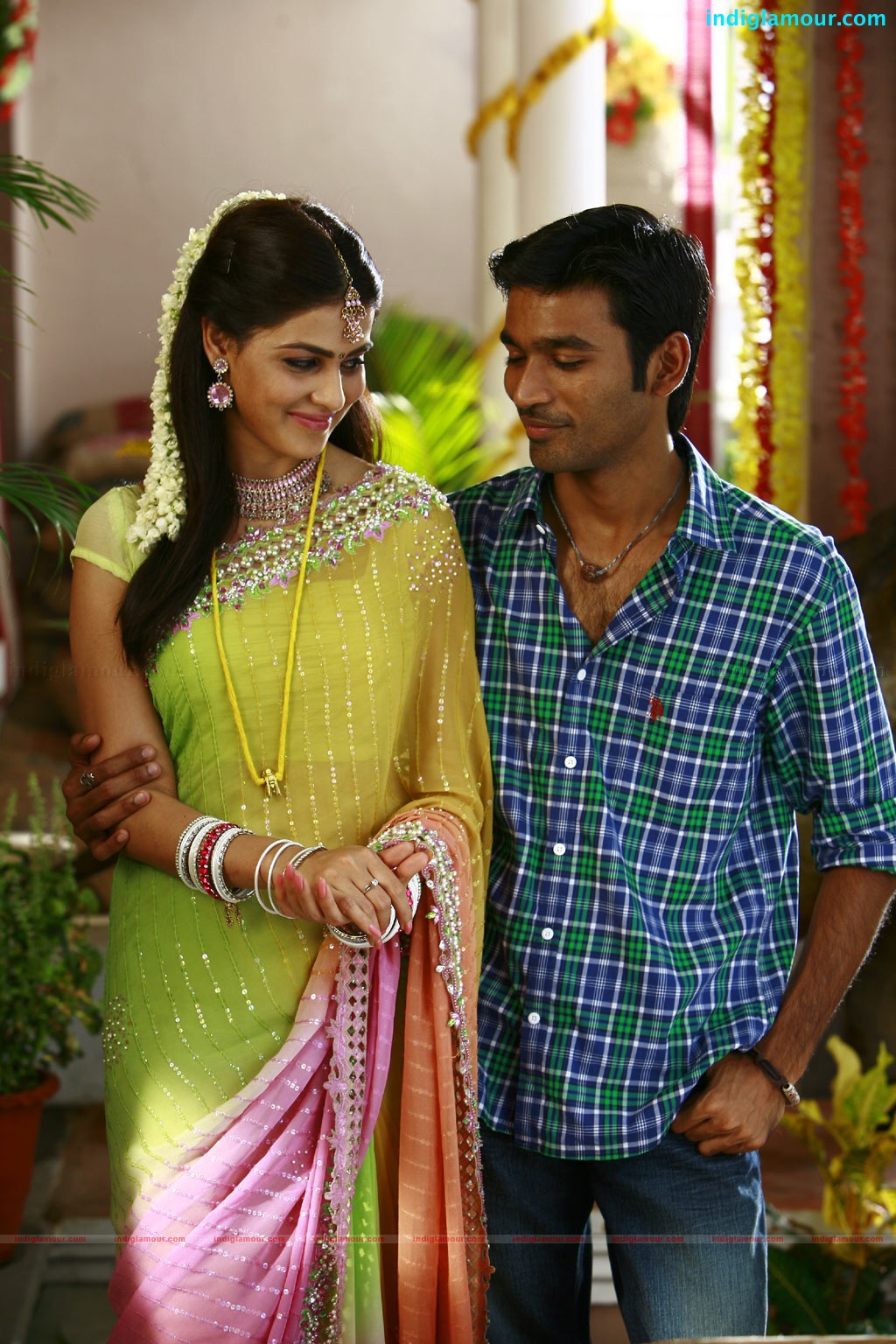 Uthama Puthiran Movie hd photo