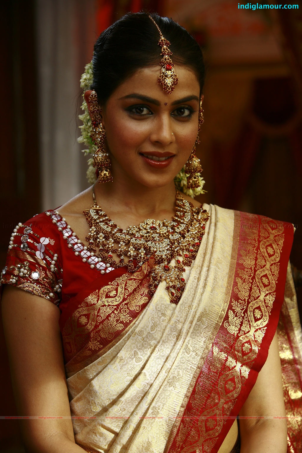 Uthama Puthiran Movie hd photo