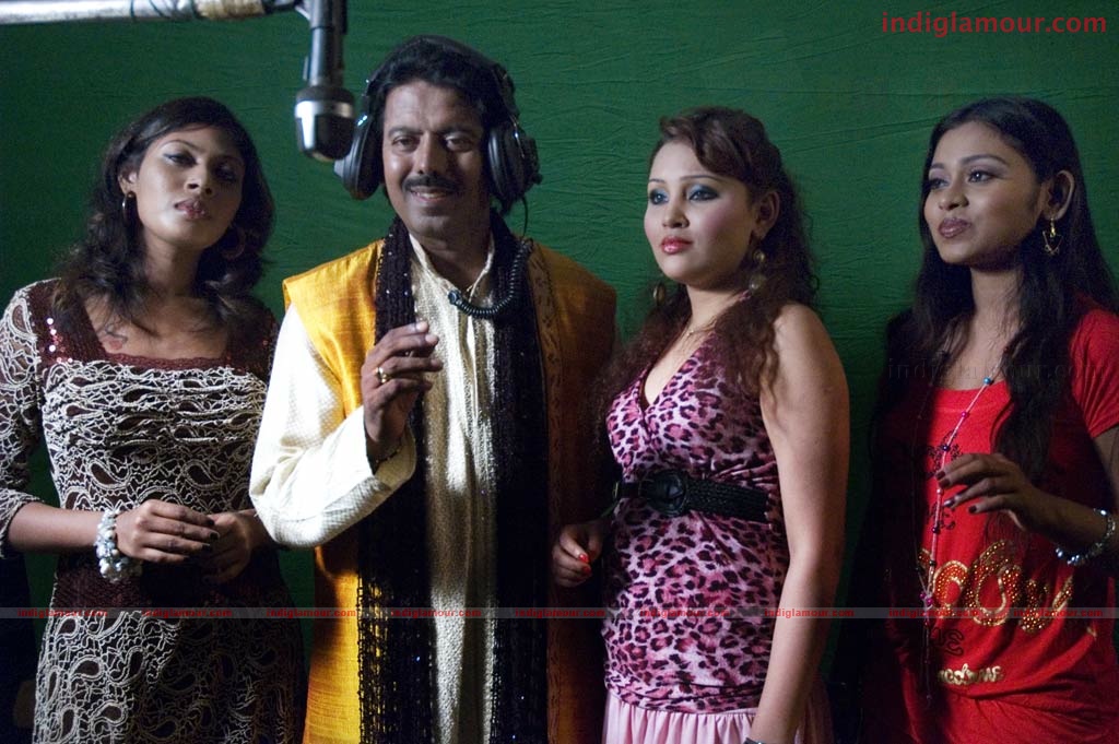 Naane Varuven Movie hd photo